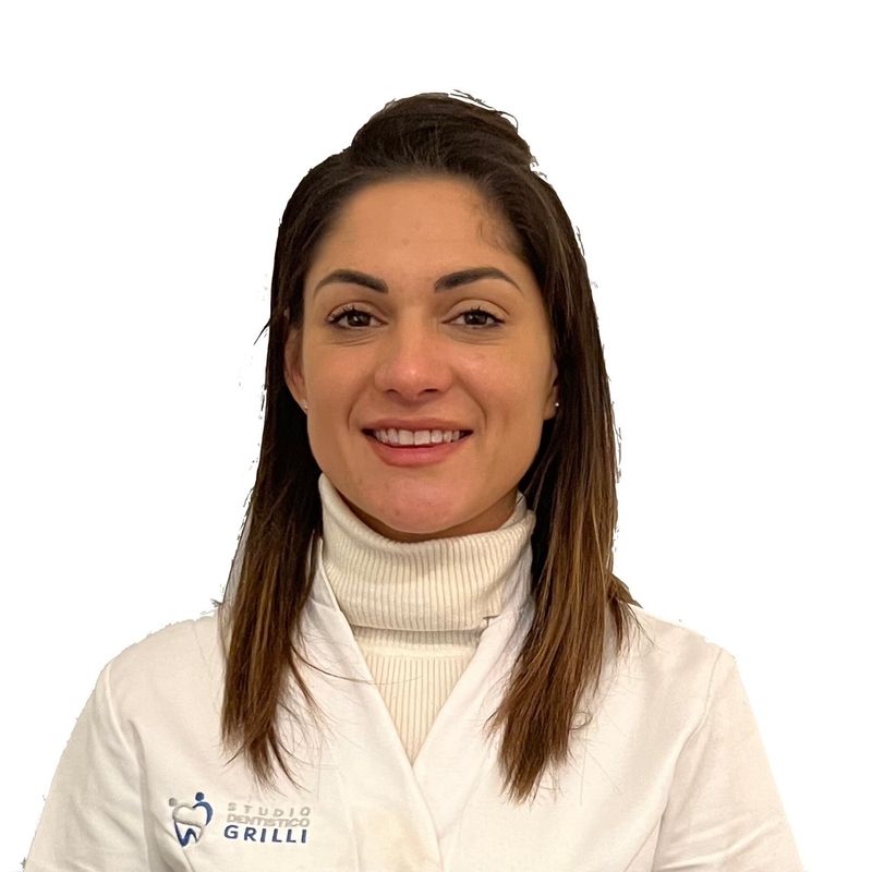 Monia D'Errico in camice bianco